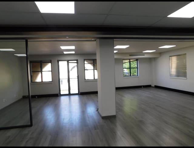 188M² OFFICE TO LET IN HYDE PARK